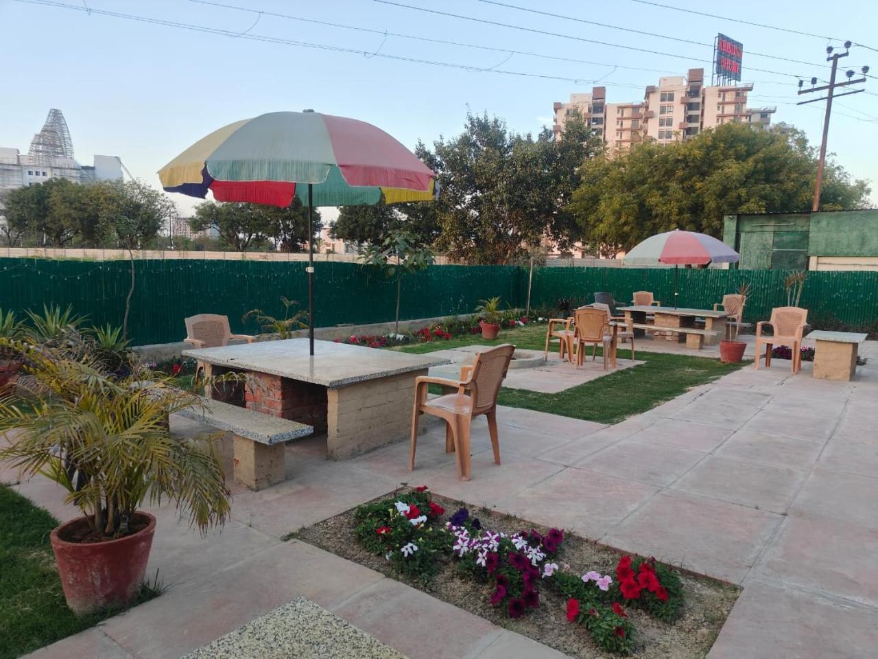 Villa In Vrindavan, Hare Krishna M מראה חיצוני תמונה
